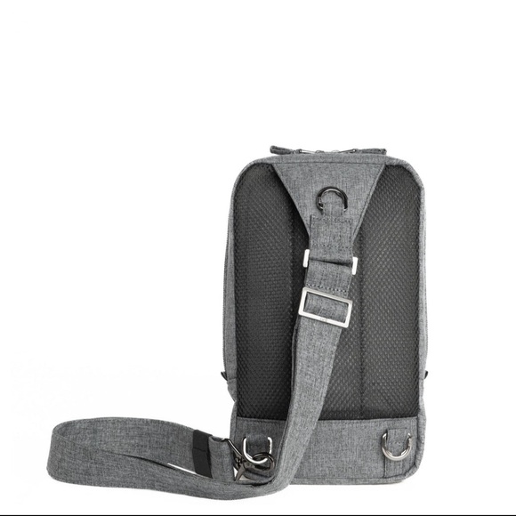 Lug Tailback Sling Bag NWT - Picture 14 of 16